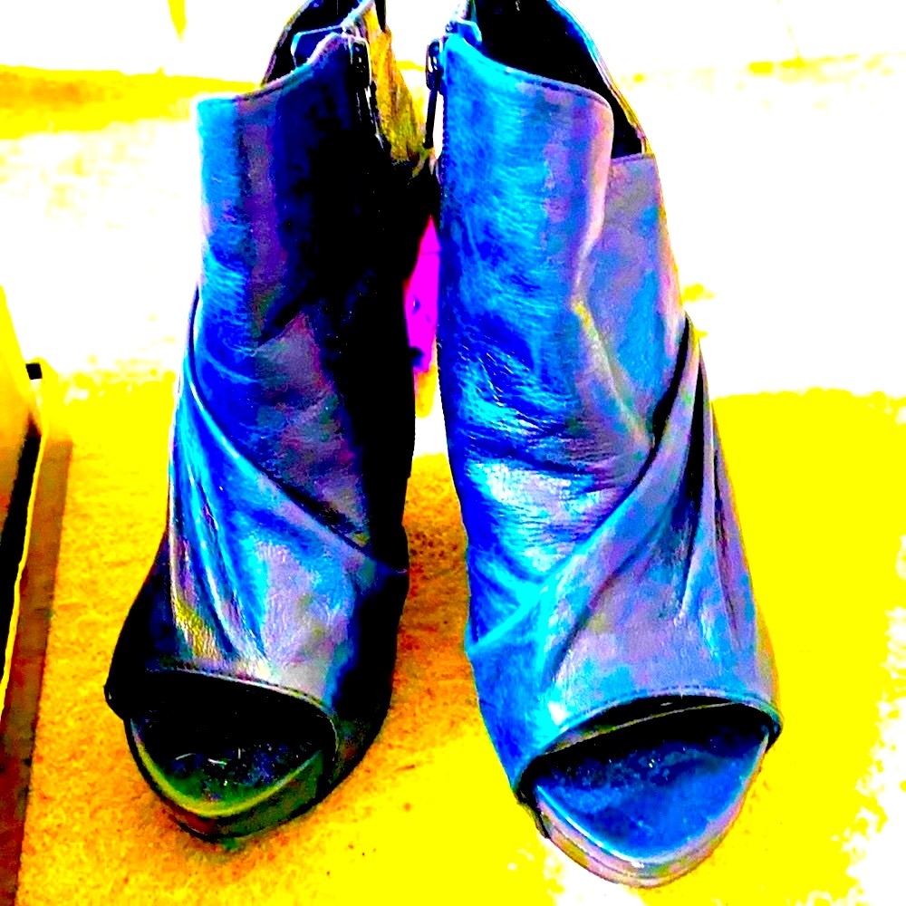 Carlos Santana black leather peep toe booties